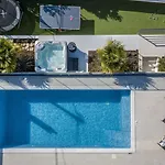 Captains House On Solta Island With Private Pool, 3 Bedrooms, 4 Bathrooms, Amazing Sea Views Nečujam
