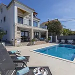 Captains House On Solta Island With Private Pool, 3 Bedrooms, 4 Bathrooms, Amazing Sea Views * Nečujam