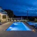 Captains House On Solta Island With Private Pool, 3 Bedrooms, 4 Bathrooms, Amazing Sea Views Nečujam