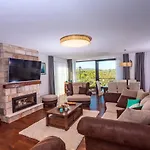 Captains House On Solta Island With Private Pool, 3 Bedrooms, 4 Bathrooms, Amazing Sea Views Villa Nečujam