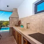 Captains House On Solta Island With Private Pool, 3 Bedrooms, 4 Bathrooms, Amazing Sea Views * Nečujam