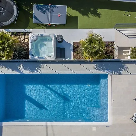 Captains House On Solta Island With Private Pool, 3 Bedrooms, 4 Bathrooms, Amazing Sea Views Nečujam