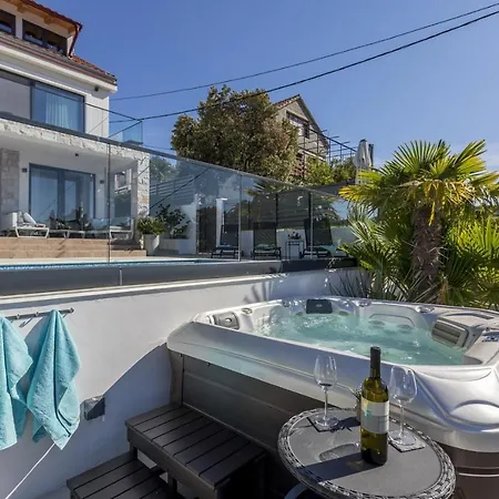 Villa Captains House On Solta Island With Private Pool, 3 Bedrooms, 4 Bathrooms, Amazing Sea Views Nečujam