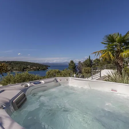Captains House On Solta Island With Private Pool, 3 Bedrooms, 4 Bathrooms, Amazing Sea Views Nečujam