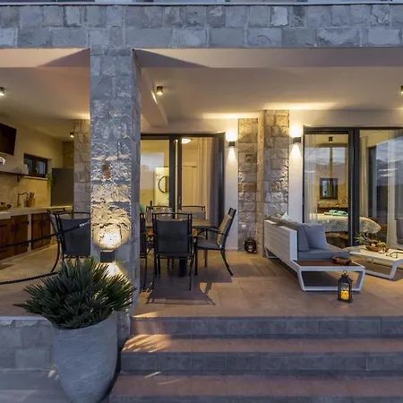 빌라 Captains House On Solta Island With Private Pool, 3 Bedrooms, 4 Bathrooms, Amazing Sea Views