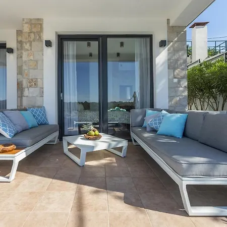 Captains House On Solta Island With Private Pool, 3 Bedrooms, 4 Bathrooms, Amazing Sea Views Villa Nečujam