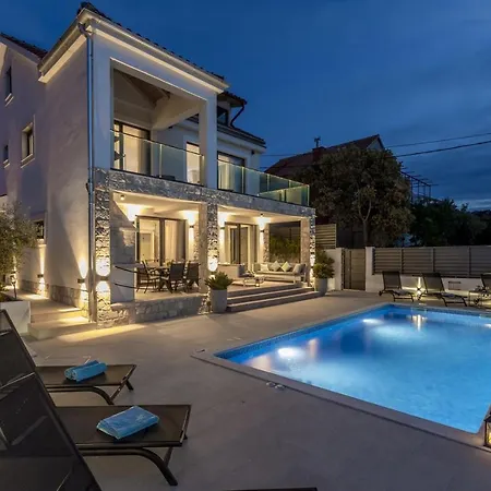 Captains House On Solta Island With Private Pool, 3 Bedrooms, 4 Bathrooms, Amazing Sea Views 빌라