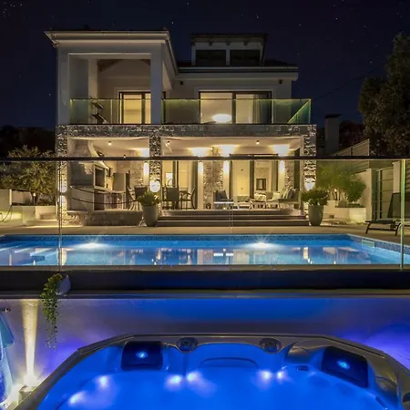Captains House On Solta Island With Private Pool, 3 Bedrooms, 4 Bathrooms, Amazing Sea Views Nečujam