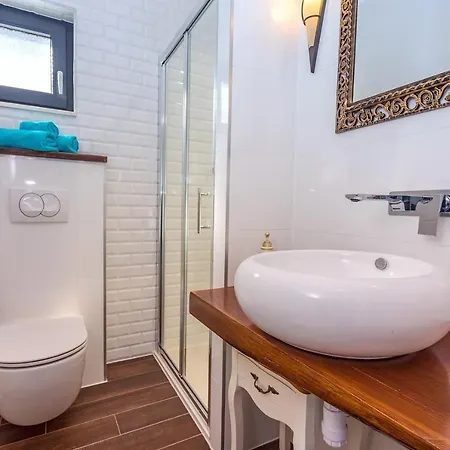 Captains House On Solta Island With Private Pool, 3 Bedrooms, 4 Bathrooms, Amazing Sea Views * Nečujam