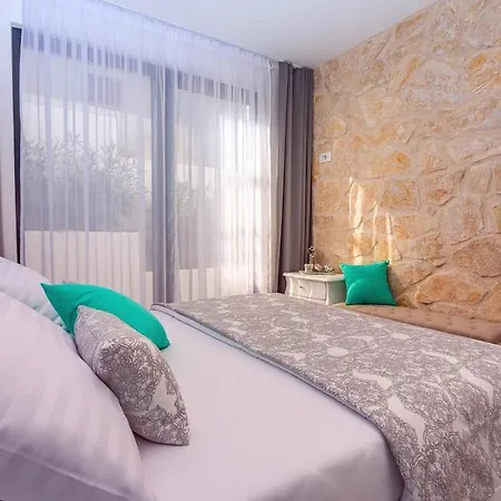 Captains House On Solta Island With Private Pool, 3 Bedrooms, 4 Bathrooms, Amazing Sea Views * Nečujam