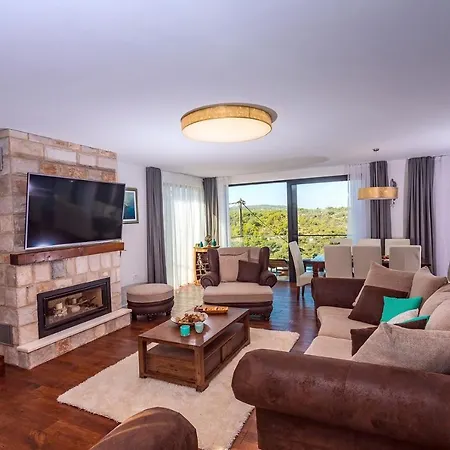 Captains House On Solta Island With Private Pool, 3 Bedrooms, 4 Bathrooms, Amazing Sea Views Villa Necujam