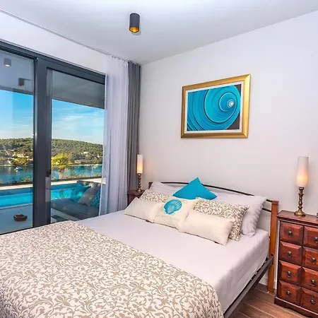 Captains House On Solta Island With Private Pool, 3 Bedrooms, 4 Bathrooms, Amazing Sea Views * Nečujam